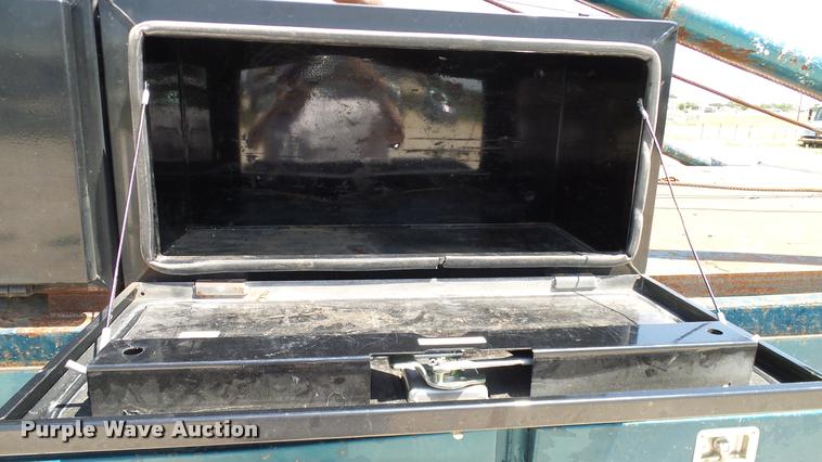 image for item DA6788 2004 International DuraStar 4300 winch truck