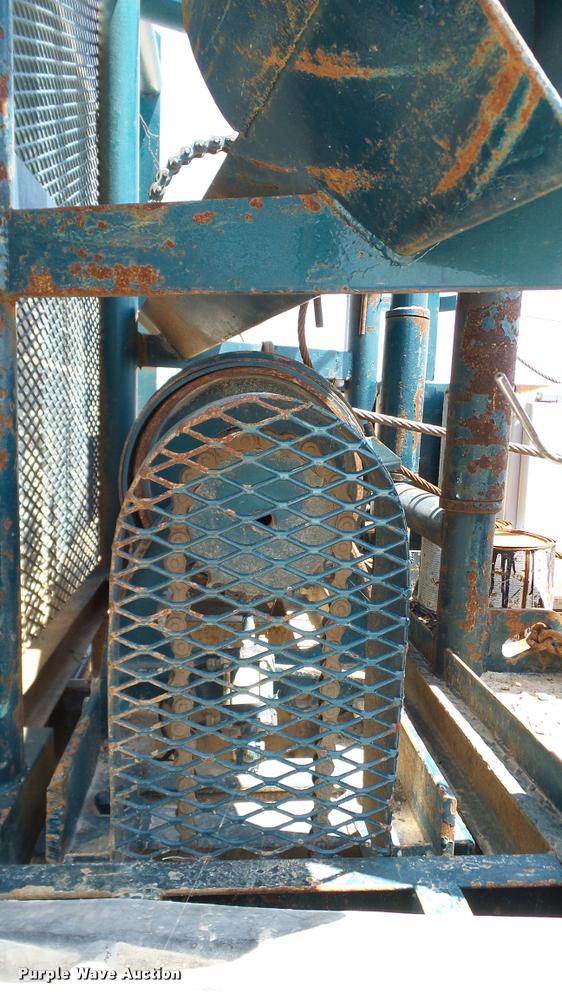 image for item DA6788 2004 International DuraStar 4300 winch truck