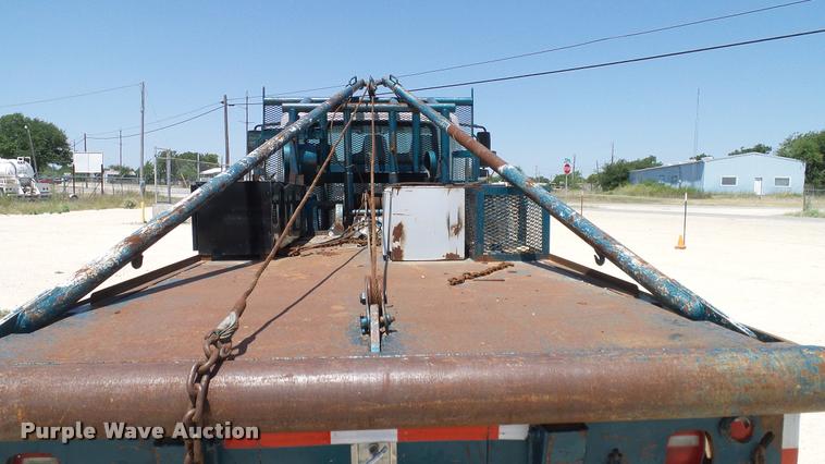 image for item DA6788 2004 International DuraStar 4300 winch truck