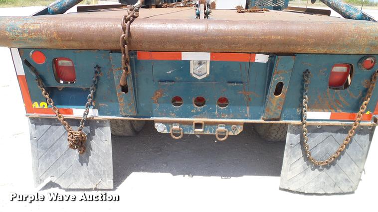 image for item DA6788 2004 International DuraStar 4300 winch truck