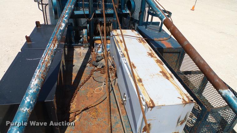 image for item DA6788 2004 International DuraStar 4300 winch truck