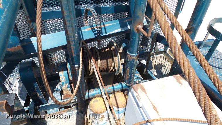 image for item DA6788 2004 International DuraStar 4300 winch truck