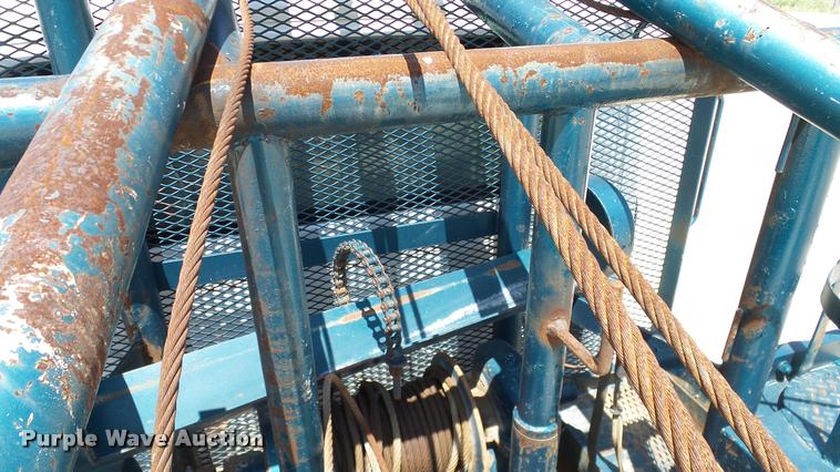 image for item DA6788 2004 International DuraStar 4300 winch truck