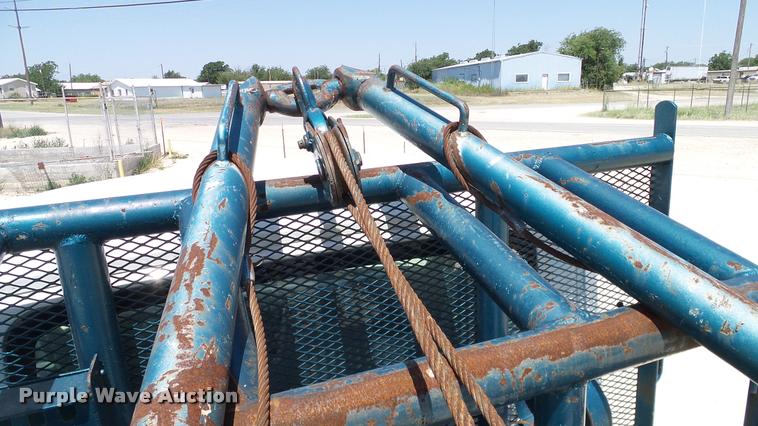 image for item DA6788 2004 International DuraStar 4300 winch truck