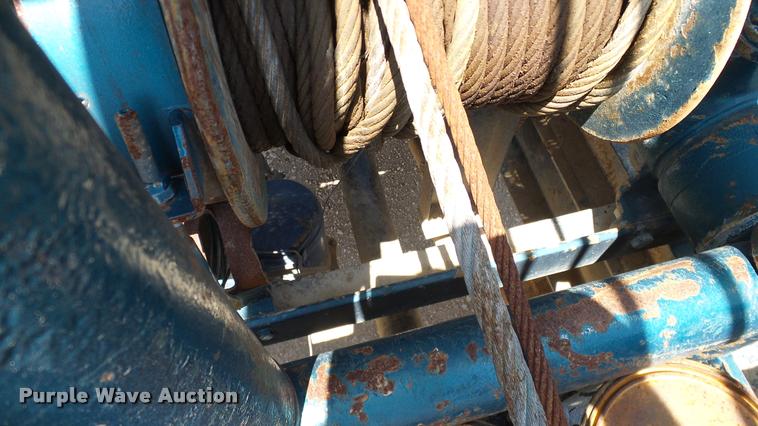 image for item DA6788 2004 International DuraStar 4300 winch truck