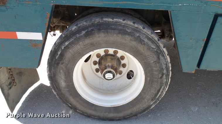 image for item DA6788 2004 International DuraStar 4300 winch truck