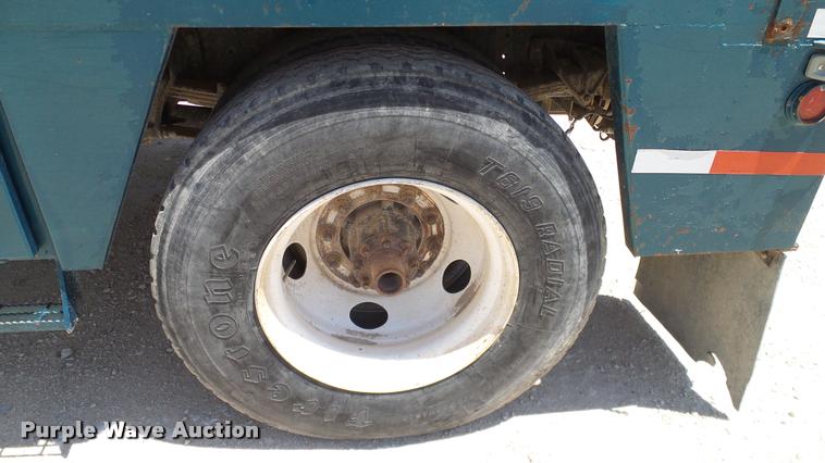 image for item DA6788 2004 International DuraStar 4300 winch truck