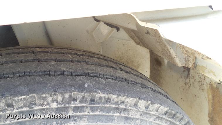 image for item DA6788 2004 International DuraStar 4300 winch truck