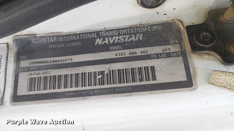 image for item DA6788 2004 International DuraStar 4300 winch truck