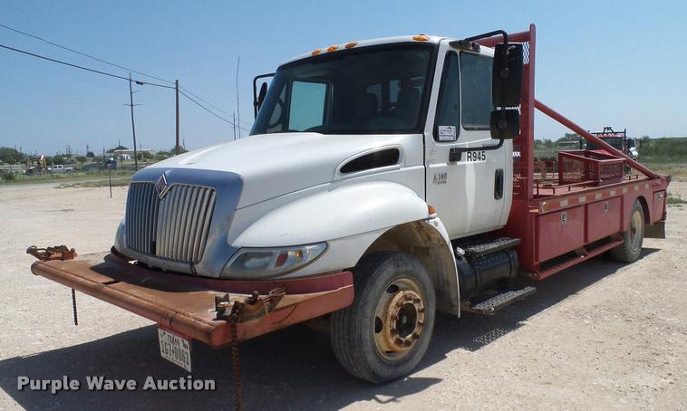 image for item DA6790 2004 International DuraStar 4300 winch truck