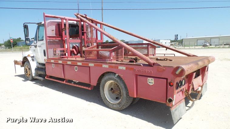 image for item DA6790 2004 International DuraStar 4300 winch truck