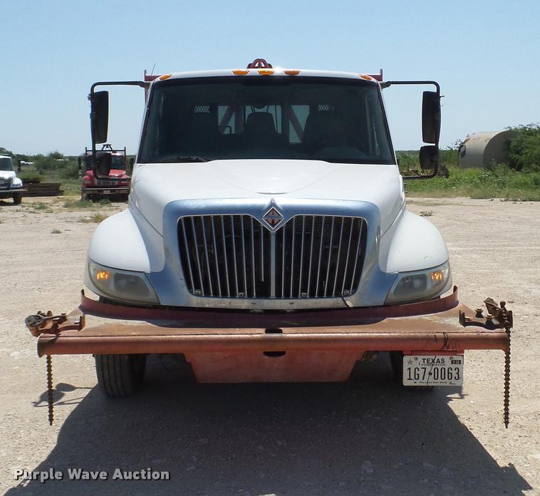 image for item DA6790 2004 International DuraStar 4300 winch truck