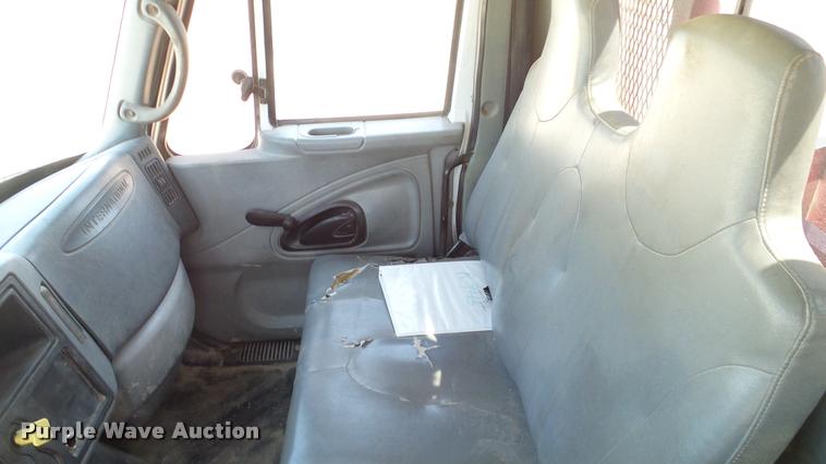 image for item DA6790 2004 International DuraStar 4300 winch truck