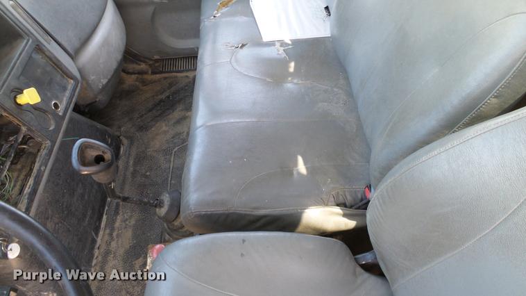 image for item DA6790 2004 International DuraStar 4300 winch truck