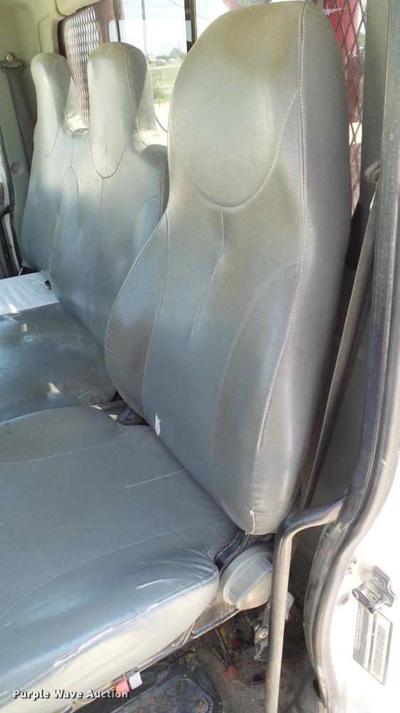 image for item DA6790 2004 International DuraStar 4300 winch truck