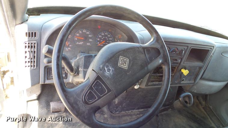 image for item DA6790 2004 International DuraStar 4300 winch truck