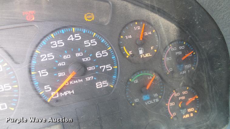 image for item DA6790 2004 International DuraStar 4300 winch truck