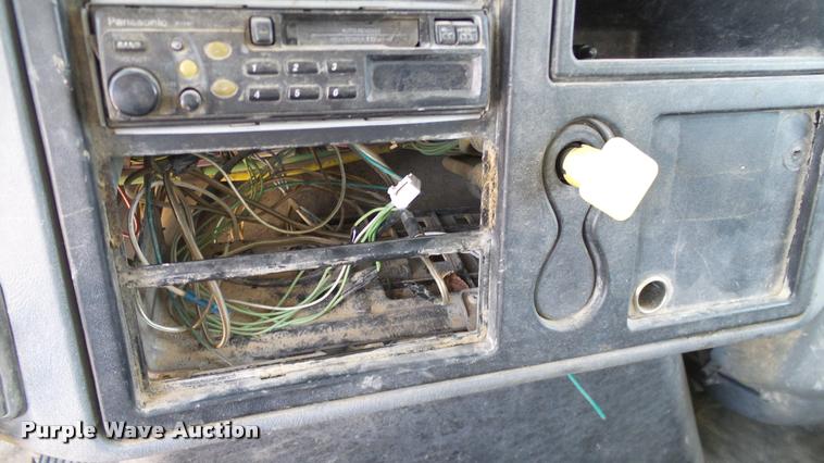 image for item DA6790 2004 International DuraStar 4300 winch truck