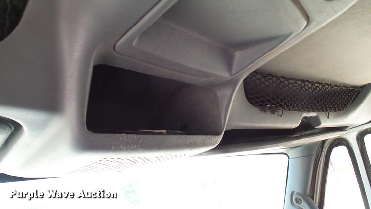 image for item DA6790 2004 International DuraStar 4300 winch truck