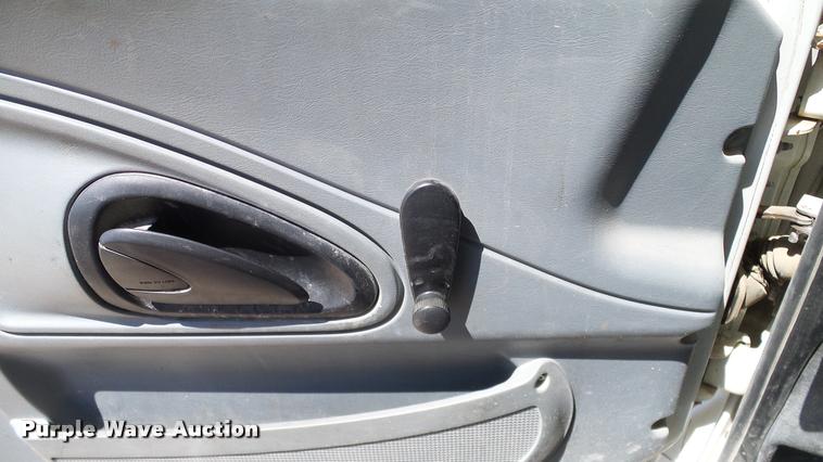 image for item DA6790 2004 International DuraStar 4300 winch truck