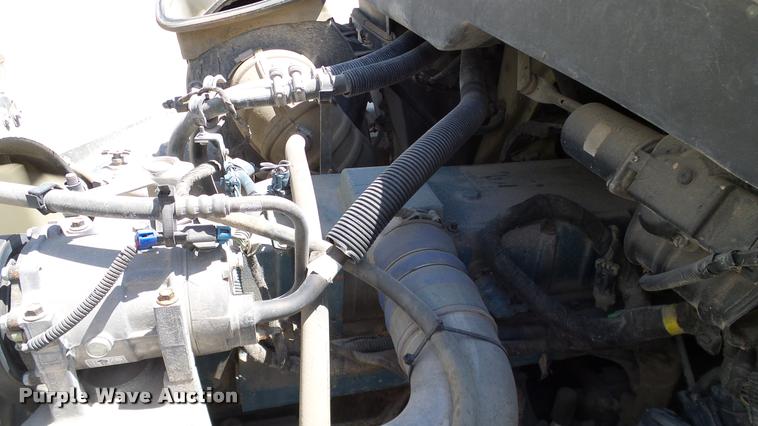 image for item DA6790 2004 International DuraStar 4300 winch truck