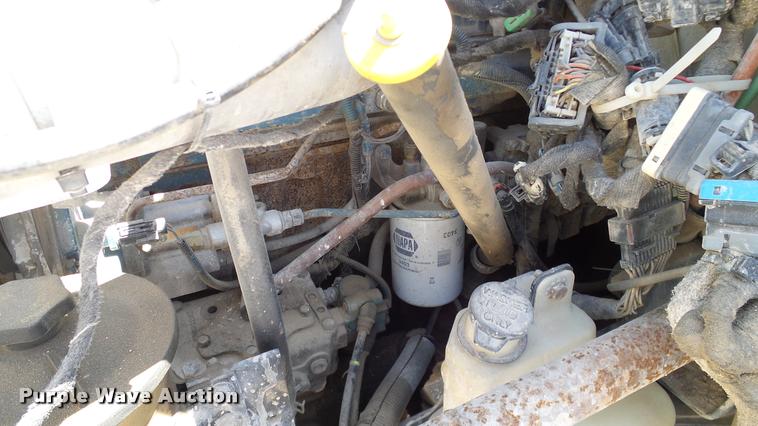 image for item DA6790 2004 International DuraStar 4300 winch truck