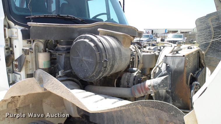 image for item DA6790 2004 International DuraStar 4300 winch truck