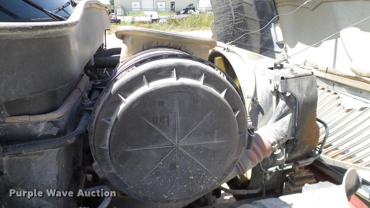 image for item DA6790 2004 International DuraStar 4300 winch truck