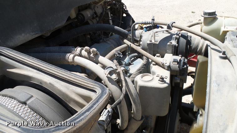 image for item DA6790 2004 International DuraStar 4300 winch truck