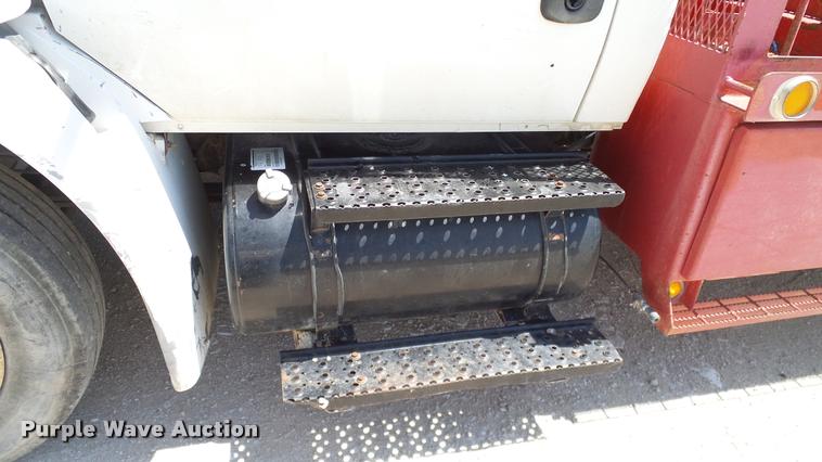 image for item DA6790 2004 International DuraStar 4300 winch truck