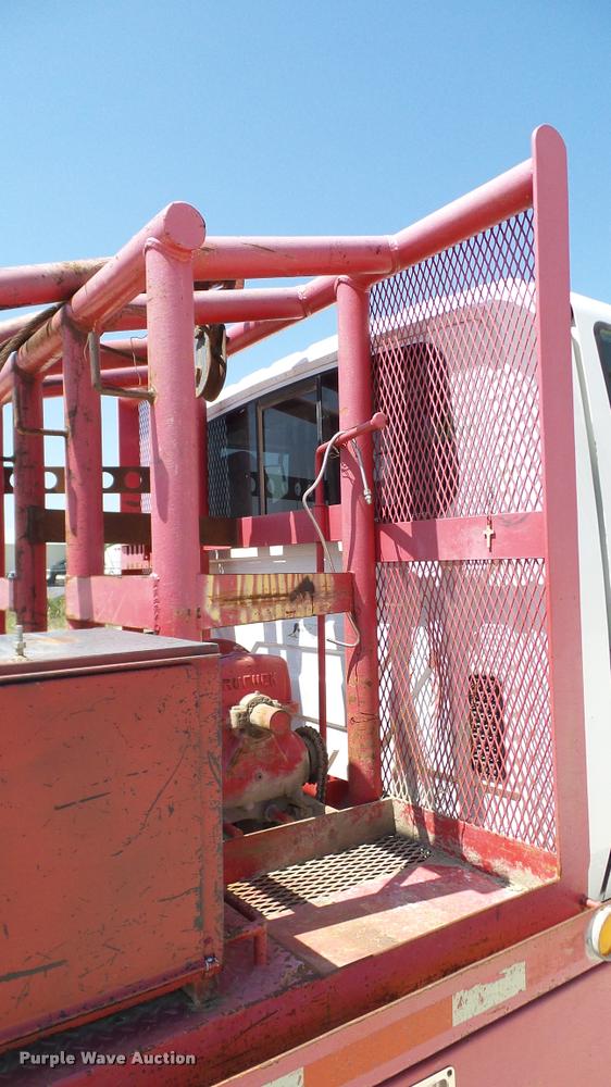 image for item DA6790 2004 International DuraStar 4300 winch truck