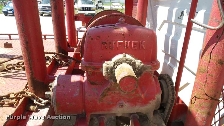 image for item DA6790 2004 International DuraStar 4300 winch truck