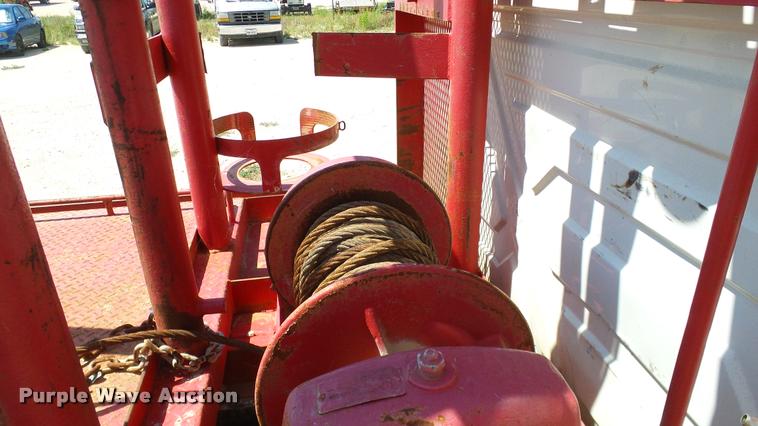 image for item DA6790 2004 International DuraStar 4300 winch truck