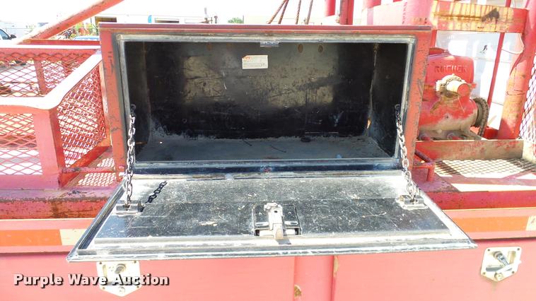 image for item DA6790 2004 International DuraStar 4300 winch truck