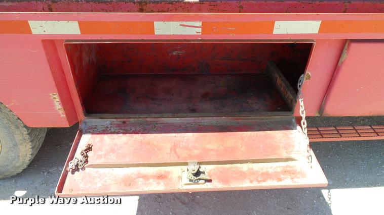 image for item DA6790 2004 International DuraStar 4300 winch truck