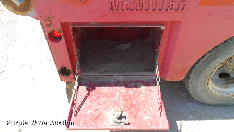 image for item DA6790 2004 International DuraStar 4300 winch truck