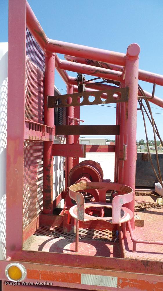 image for item DA6790 2004 International DuraStar 4300 winch truck