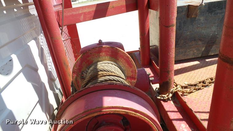 image for item DA6790 2004 International DuraStar 4300 winch truck