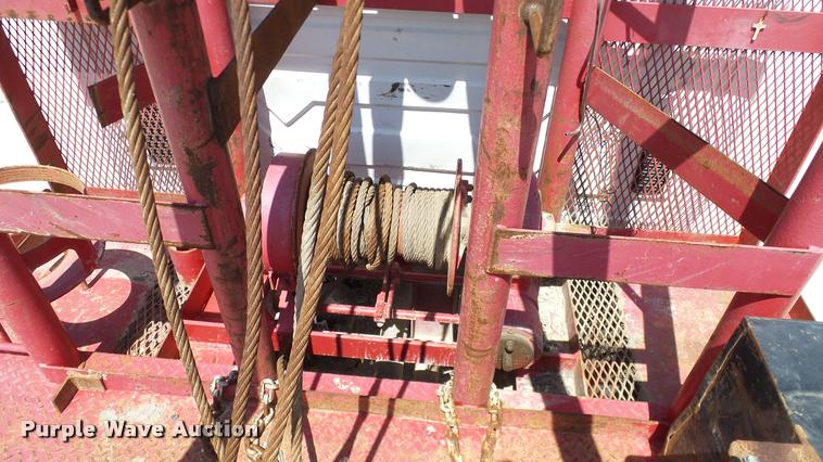 image for item DA6790 2004 International DuraStar 4300 winch truck