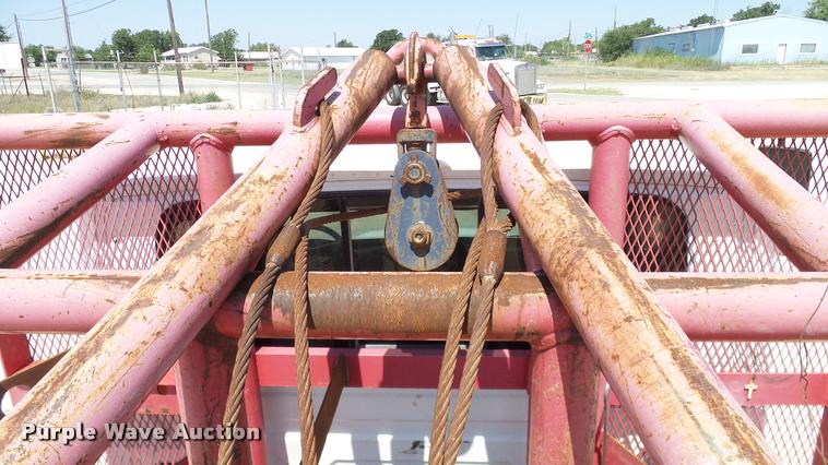 image for item DA6790 2004 International DuraStar 4300 winch truck