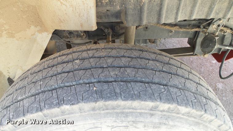 image for item DA6790 2004 International DuraStar 4300 winch truck