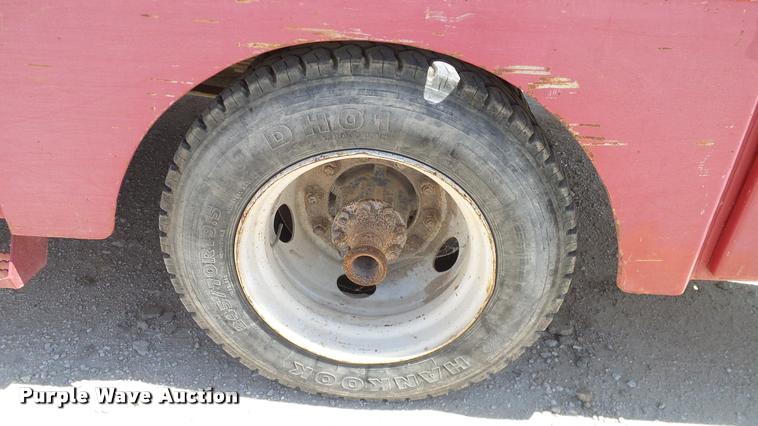 image for item DA6790 2004 International DuraStar 4300 winch truck