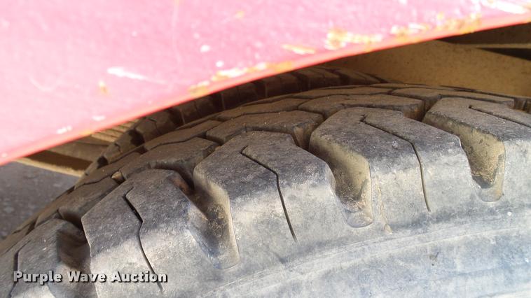 image for item DA6790 2004 International DuraStar 4300 winch truck