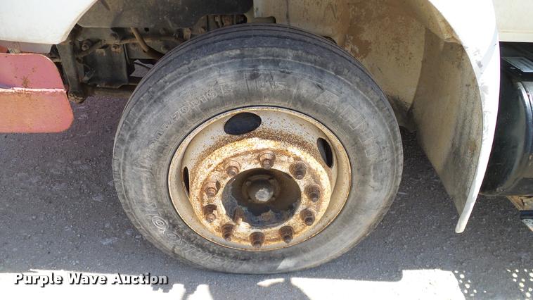 image for item DA6790 2004 International DuraStar 4300 winch truck