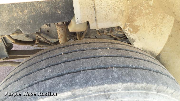 image for item DA6790 2004 International DuraStar 4300 winch truck