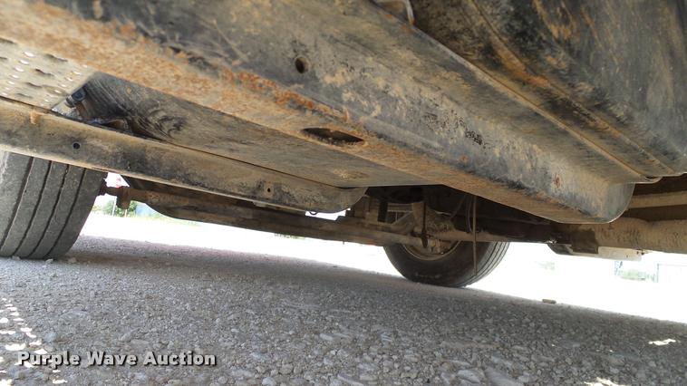 image for item DA6790 2004 International DuraStar 4300 winch truck