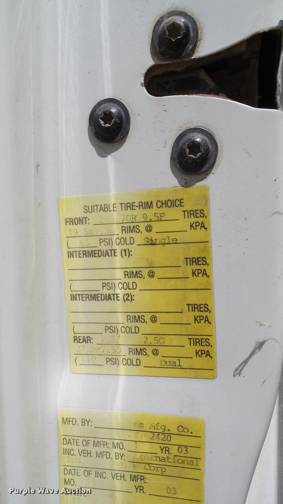 image for item DA6790 2004 International DuraStar 4300 winch truck