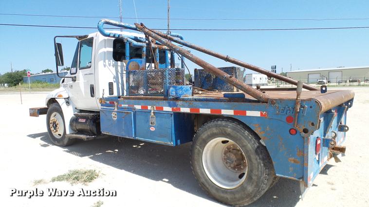 image for item DA6791 2002 International 4300 winch truck