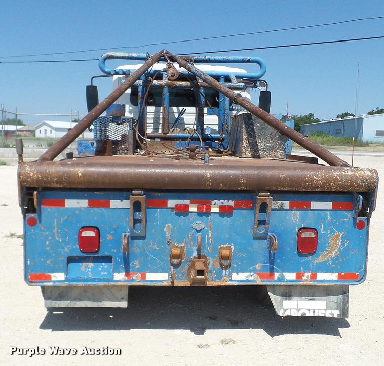 image for item DA6791 2002 International 4300 winch truck