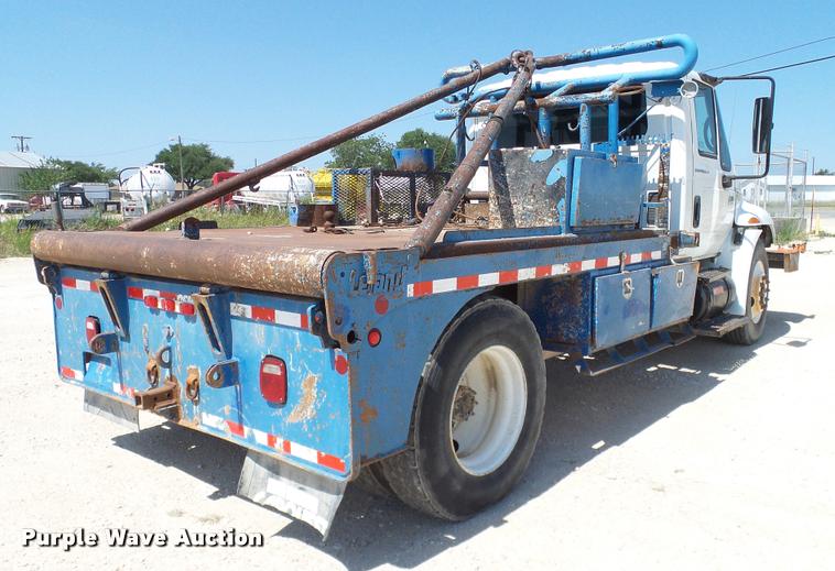 image for item DA6791 2002 International 4300 winch truck